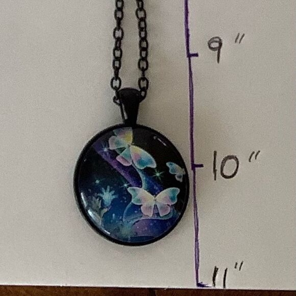 Boutique - Cabochon Glass Necklace Butterfly - Picture 2 of 2